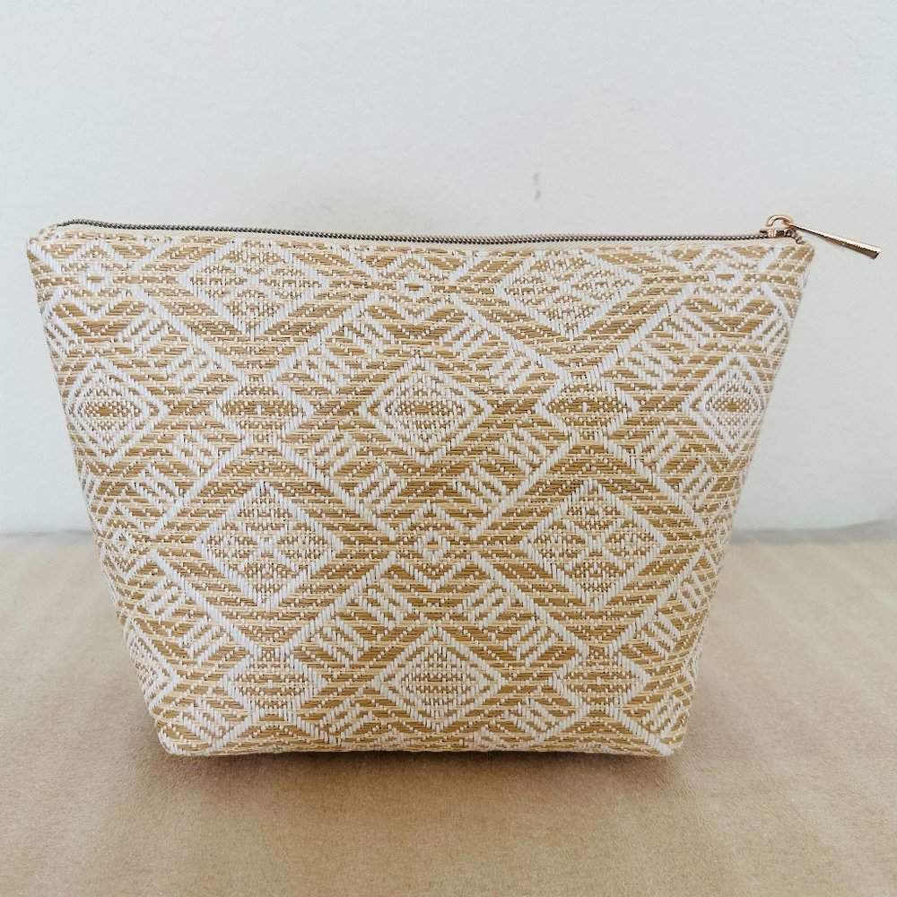 🌷New🌷Stephanie Johnson Laura Spacious Trapezoid Makeup Bag in White and Beige - Picture 3 of 9